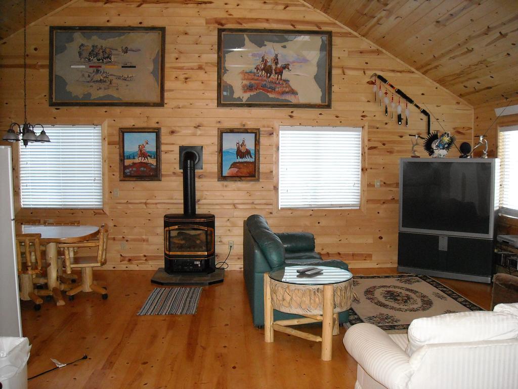 Cole Cabins Roubaix Room photo